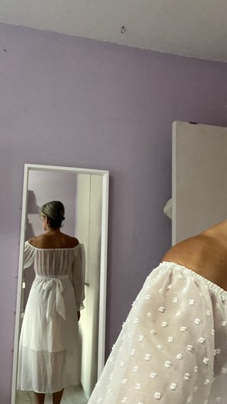 Vestido blanco de fiesta con volantes