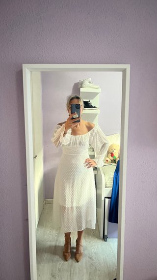 Vestido blanco de fiesta con volantes
