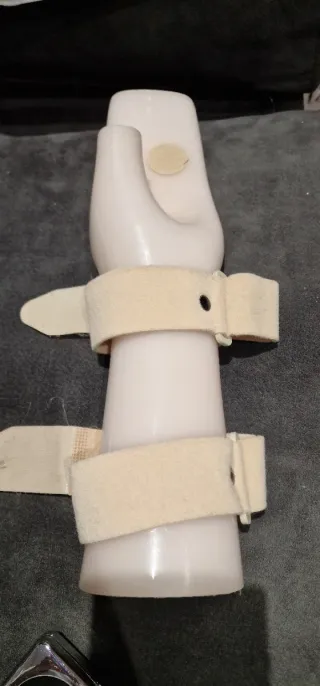 Férula mano izquierda