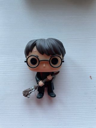 Funko Pop Harry Potter con escoba