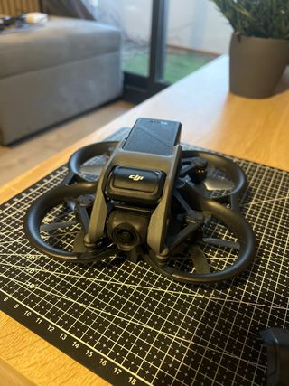 Dron DJI Avata