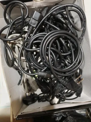 Caja sorpresa cables de corriente