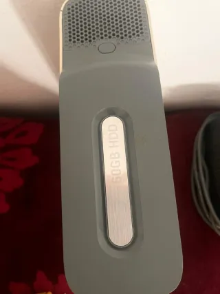 Xbox 360 Blanco con Mando y Cables