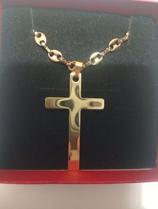 Conjunto Collar y Pulsera Cruz chapado en Oro 18K