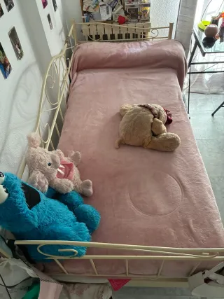 Letto in ferro battuto beige