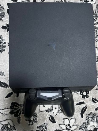 Consola PS4 Slim Negra + Mando