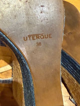 Sandalias cuña Uterqüe piel serpiente