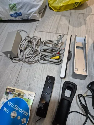 Nintendo Wii Blanca + Wii Sports + Accesorios