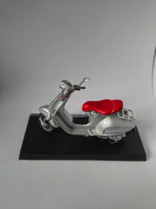 Modellino Vespa 946 Bellissima 2014