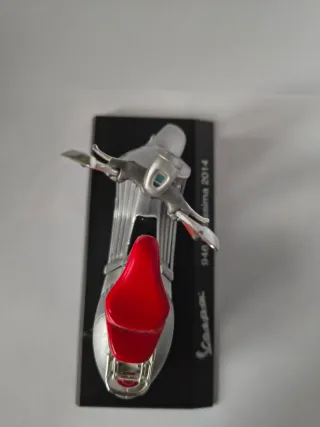 Modellino Vespa 946 Bellissima 2014