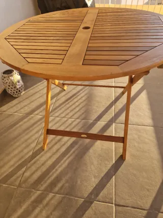 Mesa redonda madera acacia de 1 metro de diámetro.