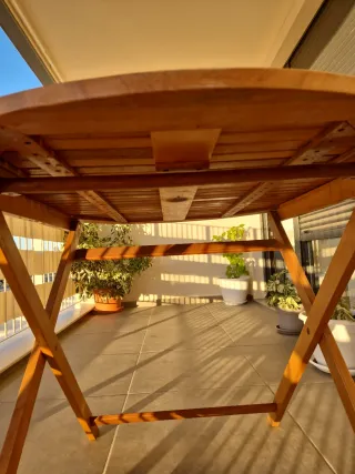 Mesa redonda madera acacia de 1 metro de diámetro.