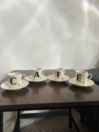 Tazze e piatti CAFE Scrabble