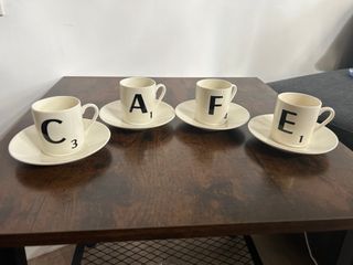 Tazze e piatti CAFE Scrabble
