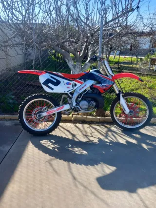 Honda CR250 Motocross Roja y Blanca