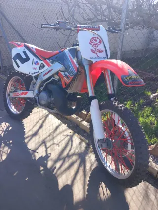 Honda CR250 Motocross Roja y Blanca