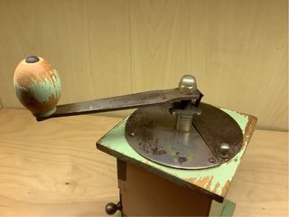 Molino de café antiguo A.E.D.