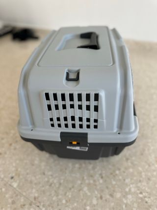 Transportín perro gris y negro