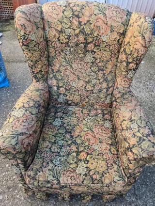 Sillón orejero floral