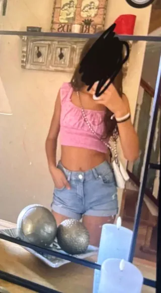 Top rosa con volantes y smock