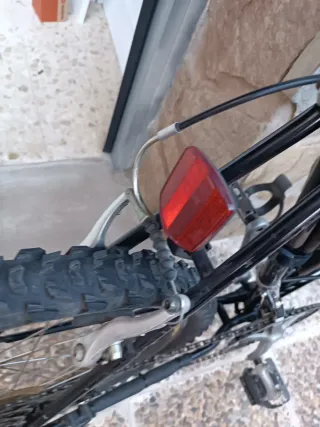 Bicicleta de montaña negra