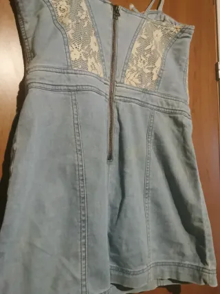 Vestido vaquero con encaje y lazo