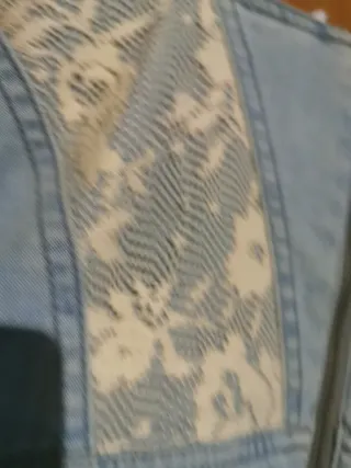 Vestido vaquero con encaje y lazo