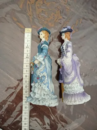 Coppia statuette damine stile vittoriano