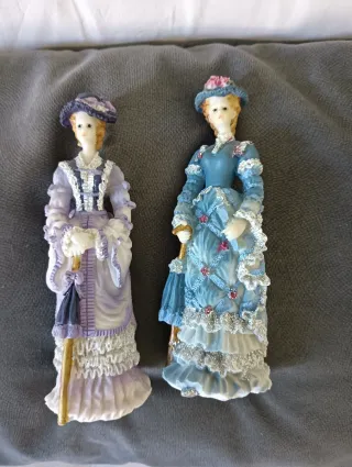 Coppia statuette damine stile vittoriano