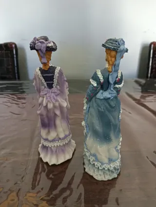 Coppia statuette damine stile vittoriano