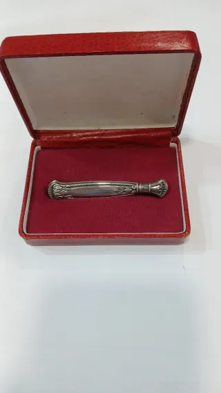 Agulheiro em prata contrastada