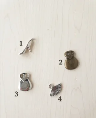 Cinta de terciopelo con abalorio para mantoncillo