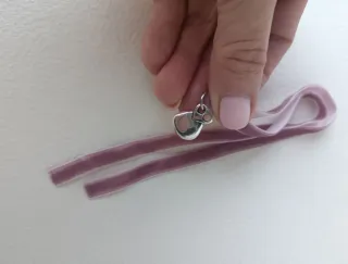 Cinta de terciopelo con abalorio para mantoncillo