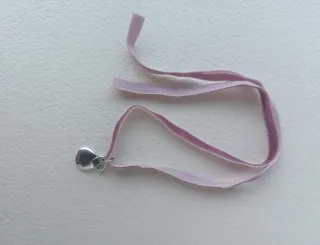 Cinta de terciopelo con abalorio para mantoncillo