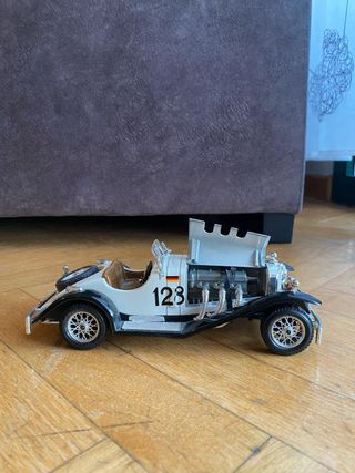 Coche clásico escala 1/24