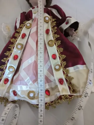 Bellissima bambola porcellana regina