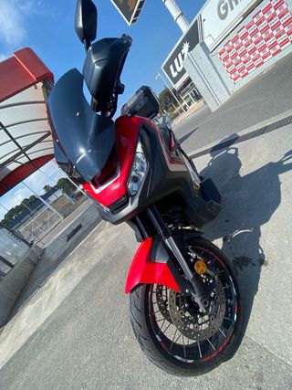 Moto Adv 750  Negra y Roja año 2020  43587km