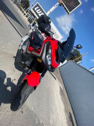 Moto Adv 750  Negra y Roja año 2020  43587km