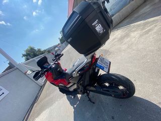 Moto Adv 750  Negra y Roja año 2020  43587km