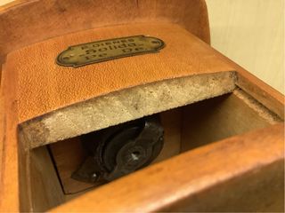 Molino de café antiguo P. D.