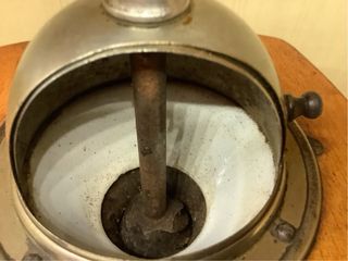 Molino de café antiguo P. D.