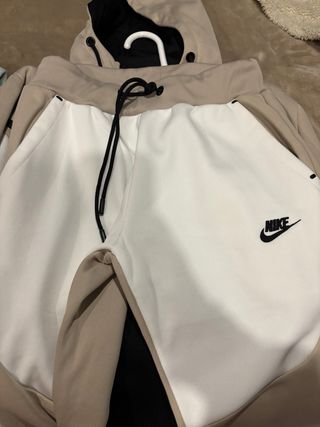 Chándal Nike Beige y Blanco