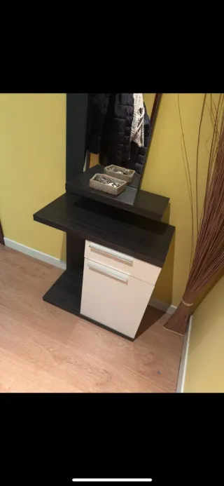 Mueble recibidor con espejo
