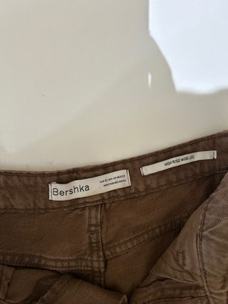 Pantalones marrones anchos. High rise wide leg