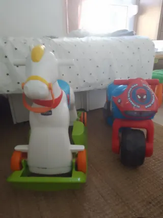 Caballo balancín Chicco y moto