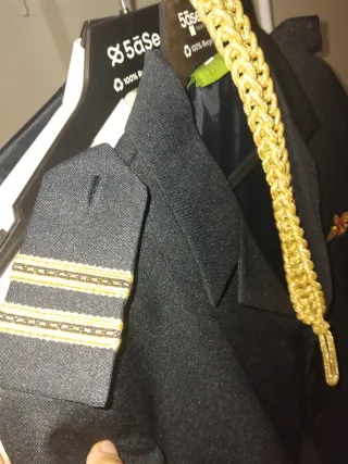 Traje de comunión negro y dorado talla 16