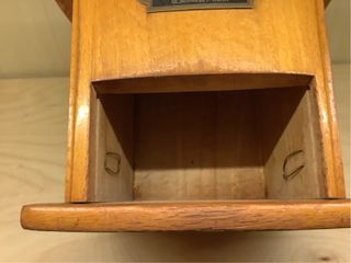 Molino de café antiguo PE DE