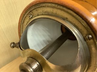 Molino de café antiguo PE DE