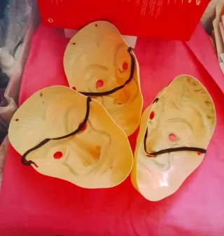 Lote de 4 Máscaras (Darth Vader y Dalí)