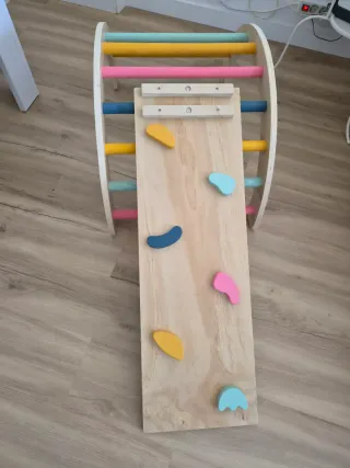 Arco y rampa de madera para bebés